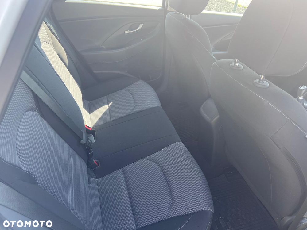Hyundai i30 1.5 DPI Classic + - 5