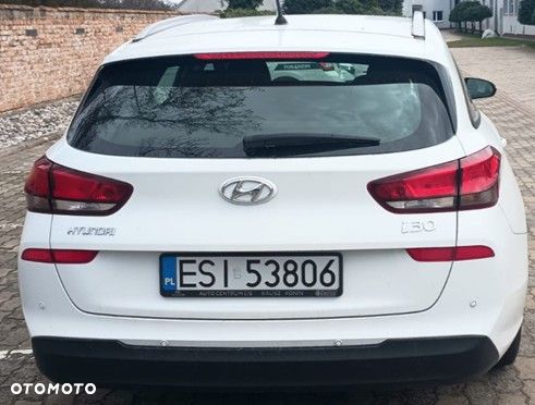 Hyundai i30 1.6 D Classic + - 6