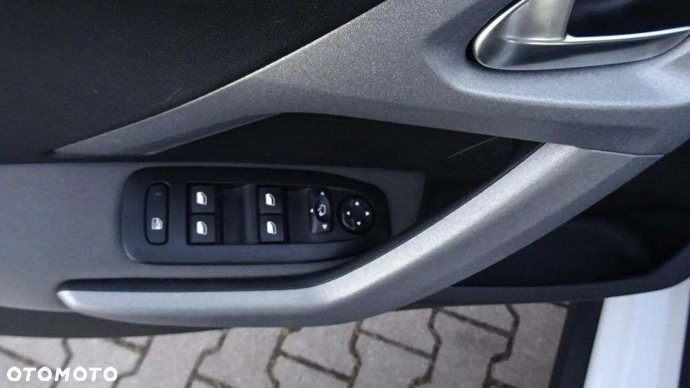 Peugeot 2008 1.2 Pure Tech GPF Allure S&S EAT6 - 11