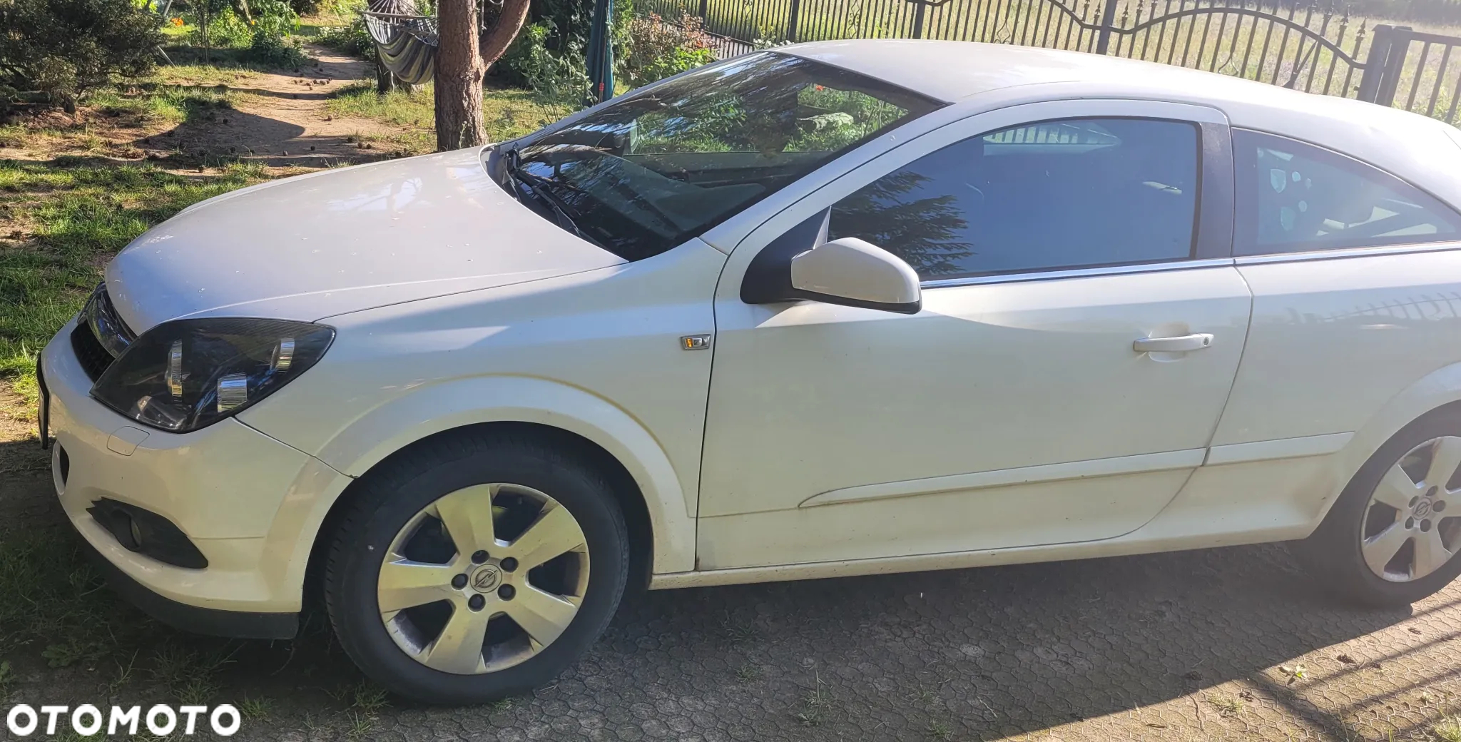 Opel Astra GTC 1.6 - 13