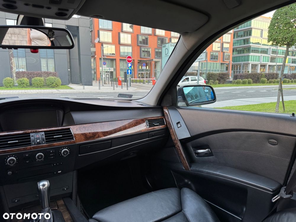 BMW Seria 5 545i - 18