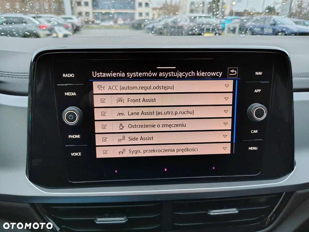Volkswagen T-Roc - 17