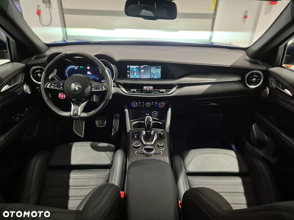Alfa Romeo Stelvio - 10