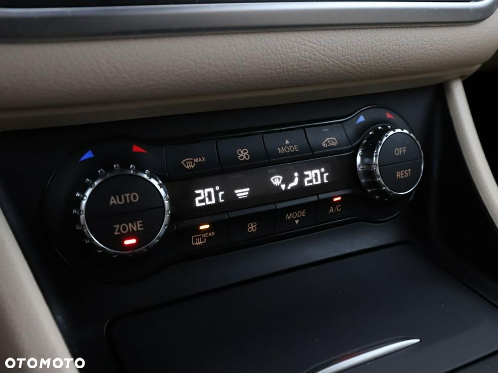Mercedes-Benz CLA 200 7G-DCT Urban - 28