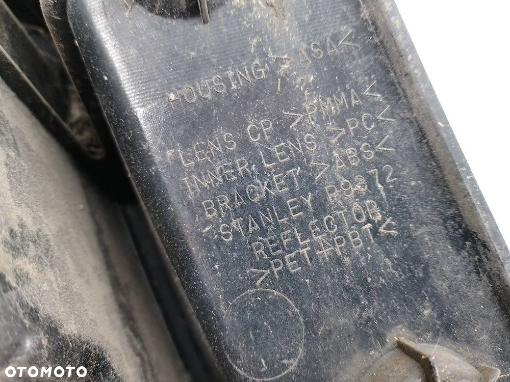 LAMPA TYLNA PRAWA MITSUBISHI ASX I P9372 - 2