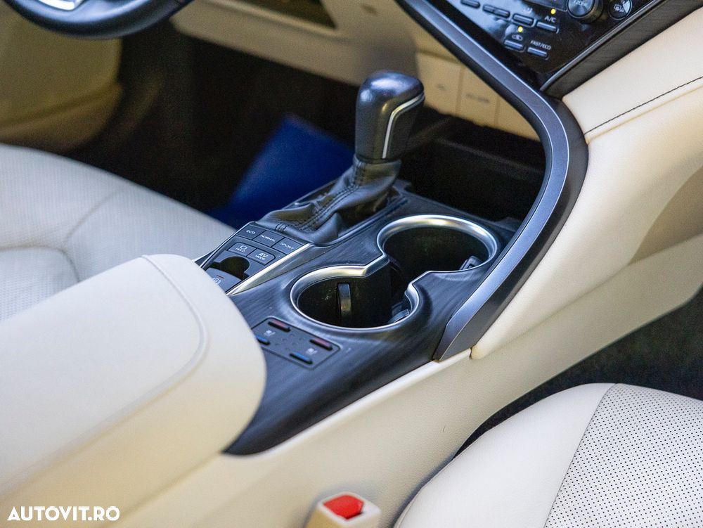 Toyota Camry 2.5 Hybrid Exclusive - 19
