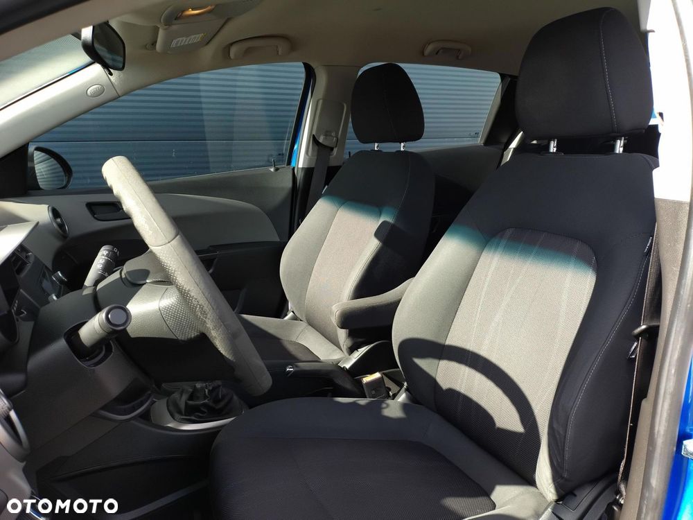 Chevrolet Aveo 1.2 LT - 23