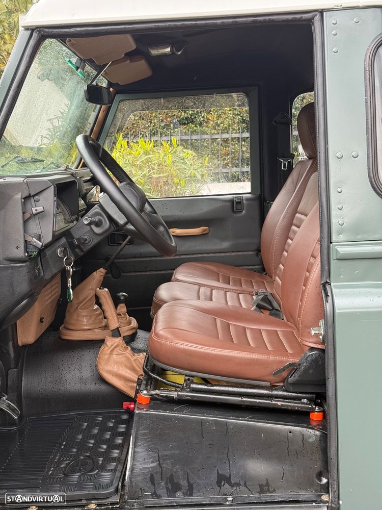 Land Rover Defender 110 SE - 13
