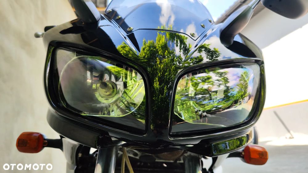 Yamaha FZS - 16