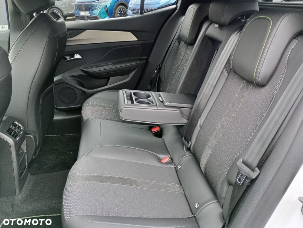 Peugeot 408 - 13