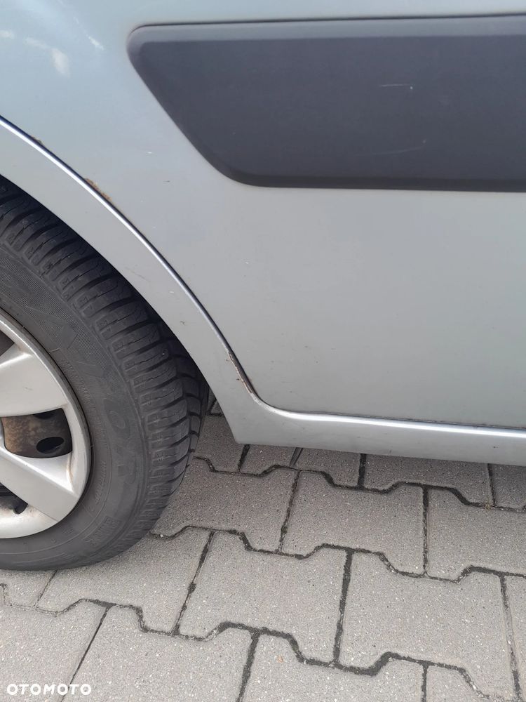 Kia Rio 1.5 CRDi Comfort + - 21