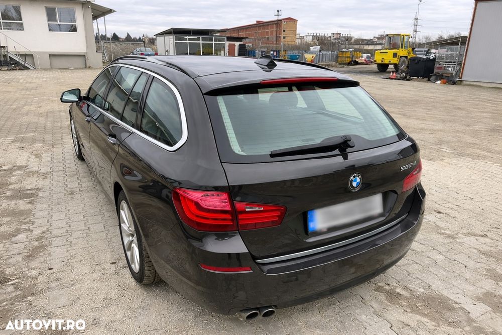 BMW Seria 5 525d Aut. Luxury Line - 2