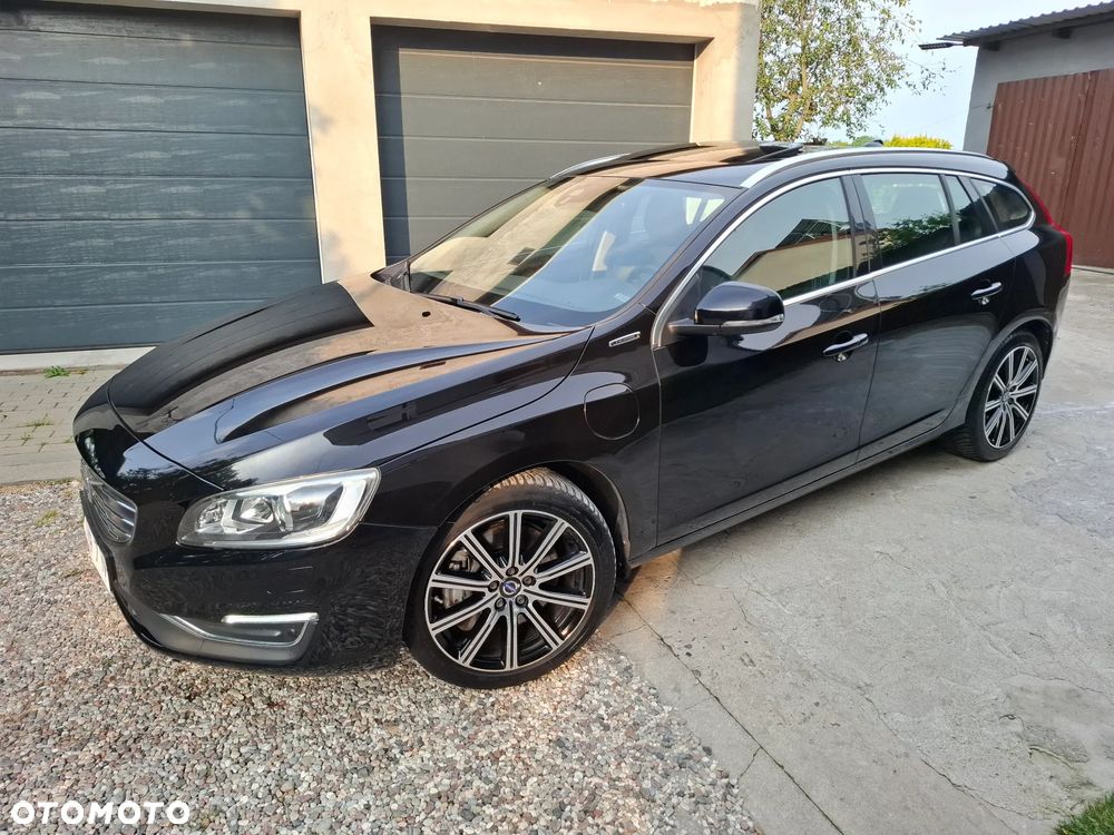 Volvo V60 D6 AWD Plug-in Hybrid R-Design Momentum - 6