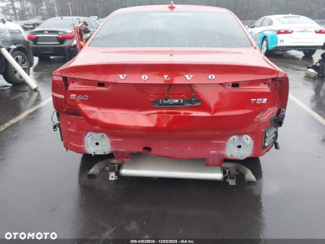 Volvo S60 T5 R-Design - 10