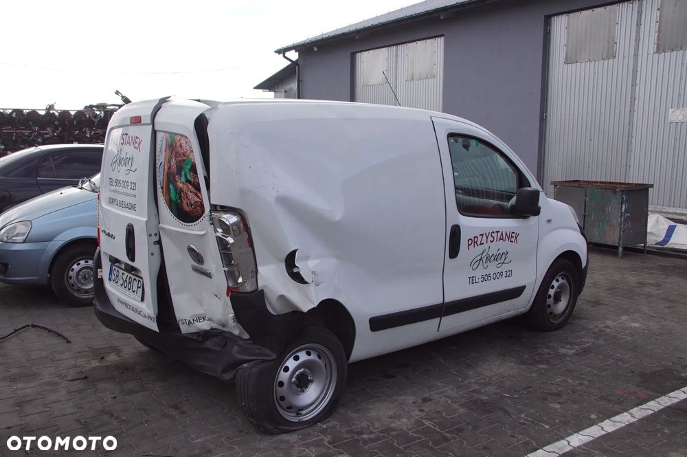Auto na części - Fiat Fiorino III Lift 1.3 Multijet 80 KM 55283775 55247534 249 2021R Silnik Skrzynia Drzwi Maska Zderzak Błotnik Lampa Lusterko Szyba Klamka Deska Kokpit Sterownik Moduł Czujnik Licznik Kierownica Panel - 7