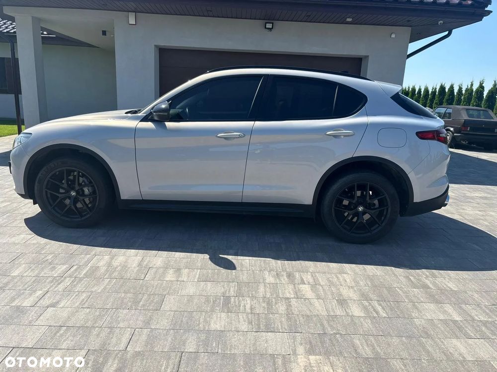 Alfa Romeo Stelvio - 11