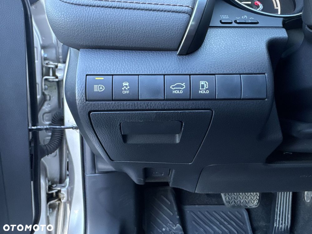 Toyota Camry 2.5 Hybrid Comfort CVT - 21