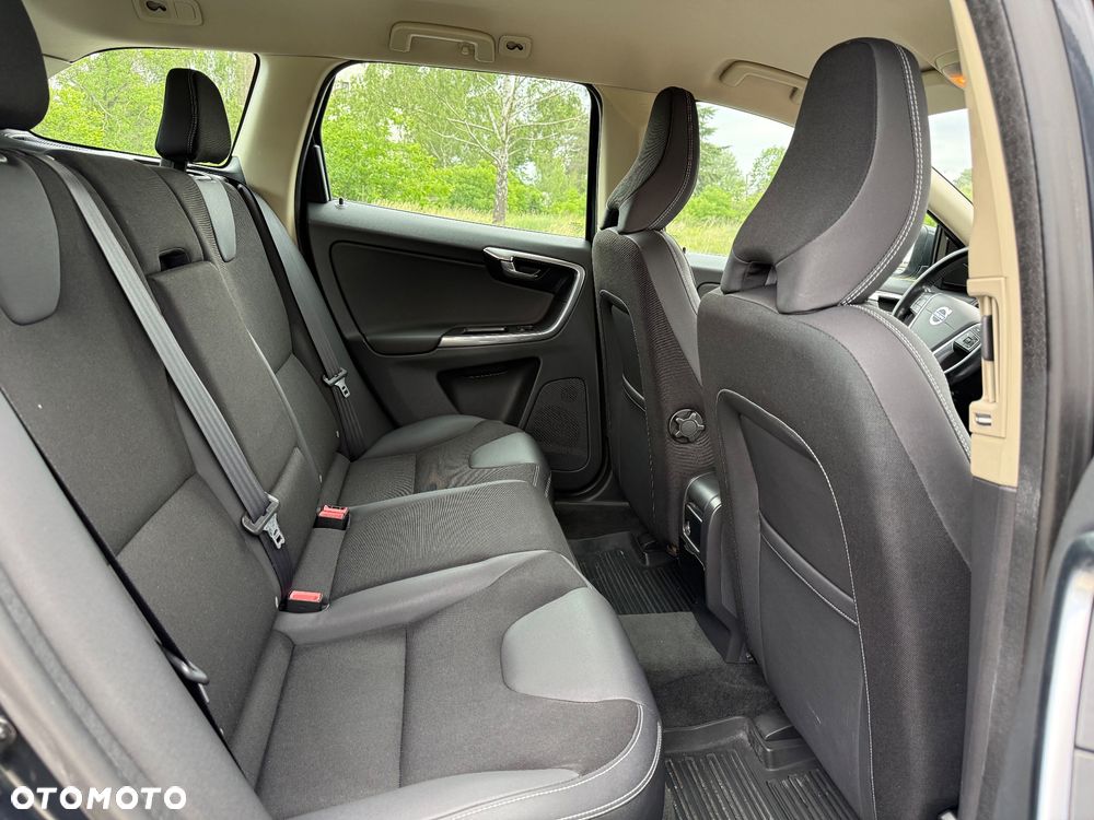 Volvo XC 60 2.4D AWD Momentum - 17