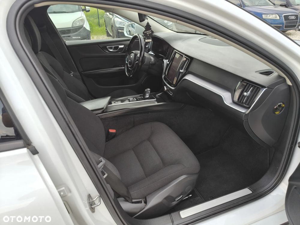 Volvo V60 B3 B Momentum - 37