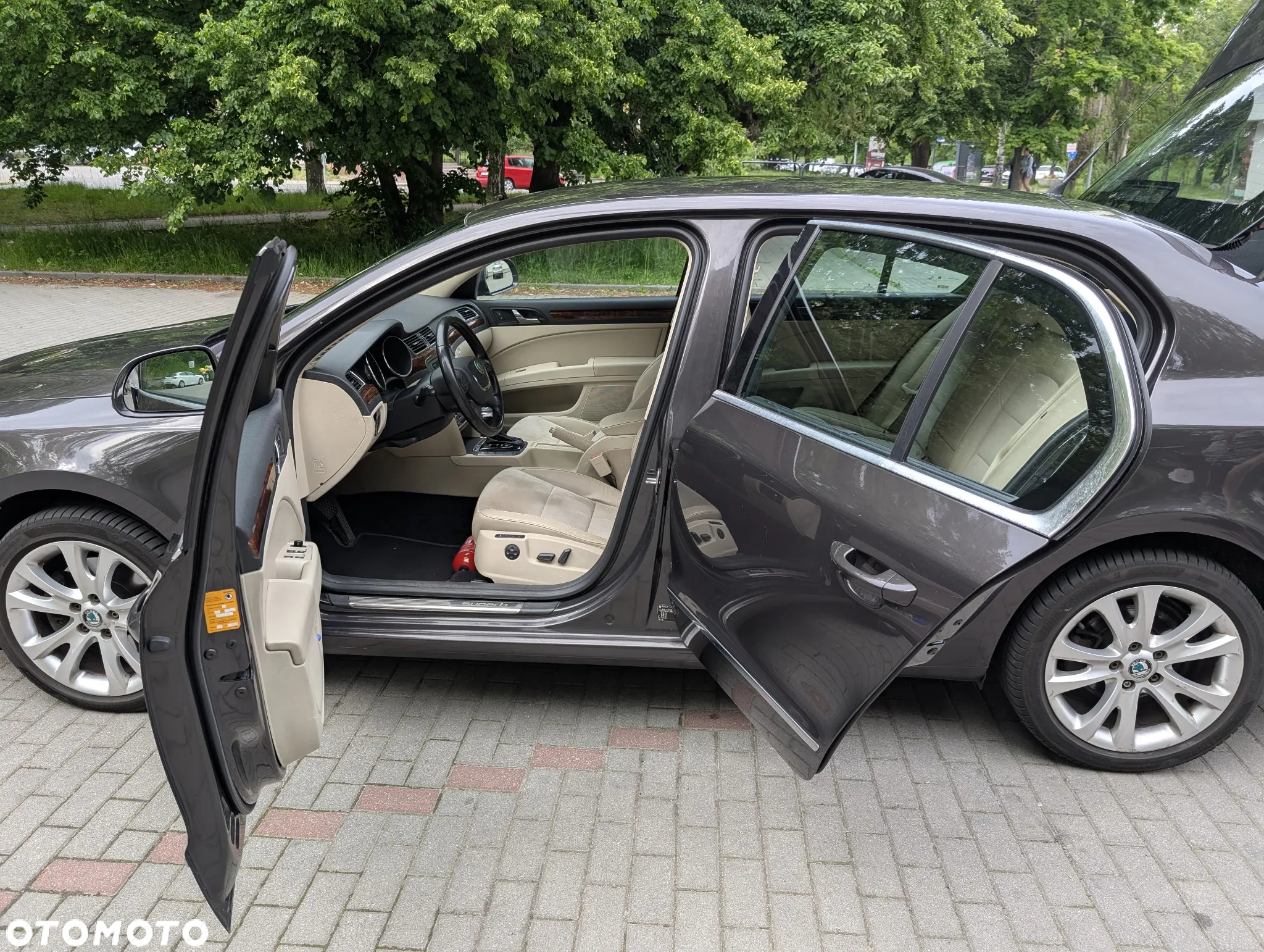 Skoda Superb 2.0 TDI Elegance DSG - 18