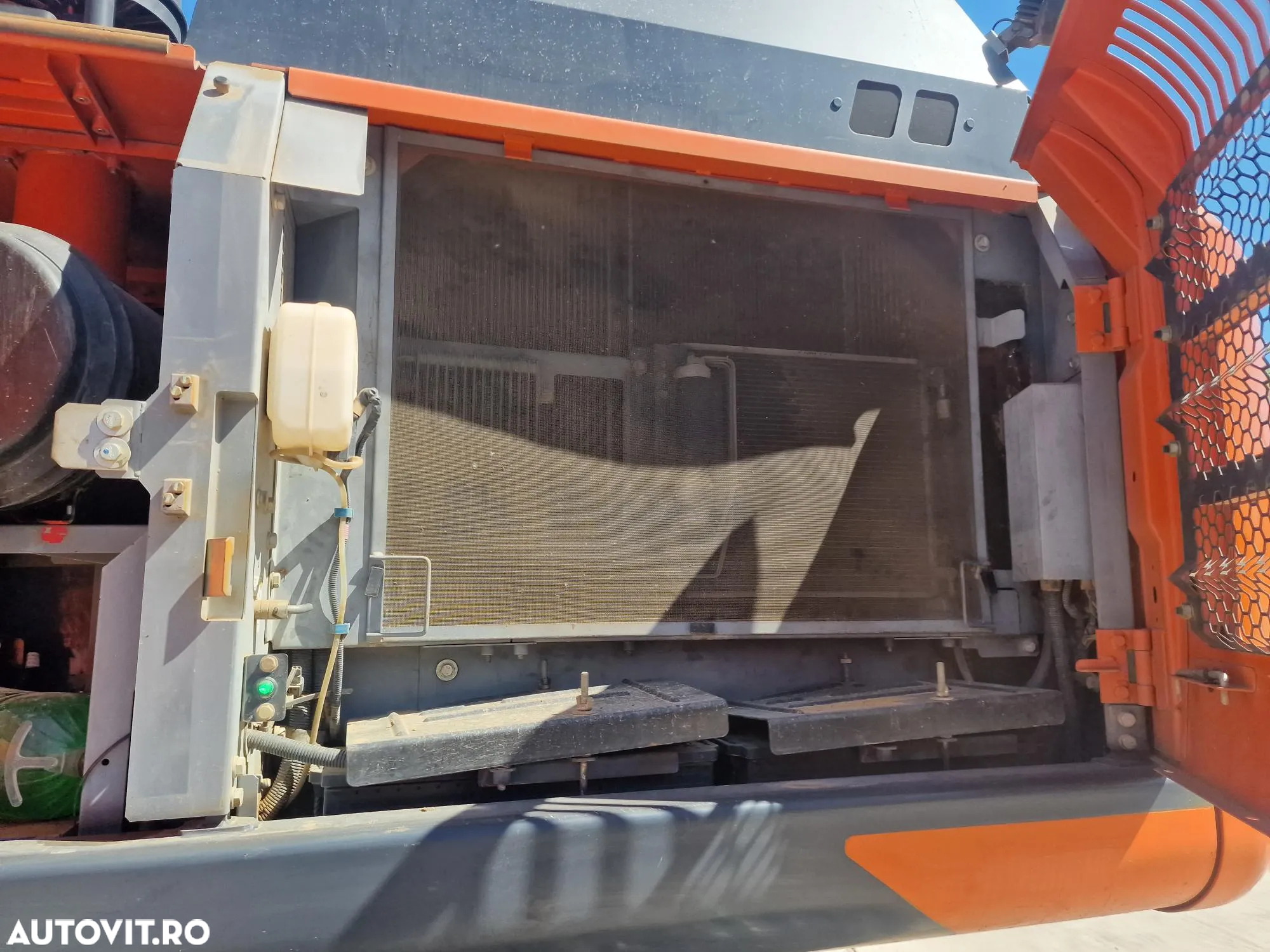 Hitachi ZX300, 32t, Cupa NOUA 1,8mc, 2018, 8.786h, Gresare automata, Inst picon, 3 pompe hidr HITACHI, Camera spate, Camere laterale, consum mediu 15l/h, Stare foarte buna, posibilitate leasing 3 ani-PROMOTIE 87.900 EUR+tva - 27