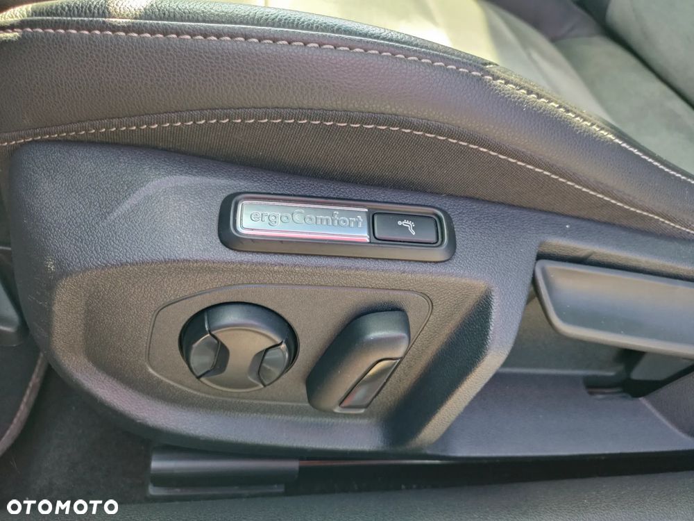 Volkswagen Arteon 2.0 TDI SCR R-Line DSG - 25