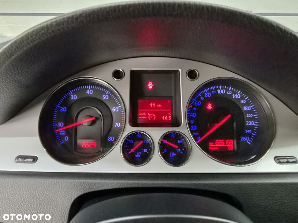 Volkswagen Passat - 32