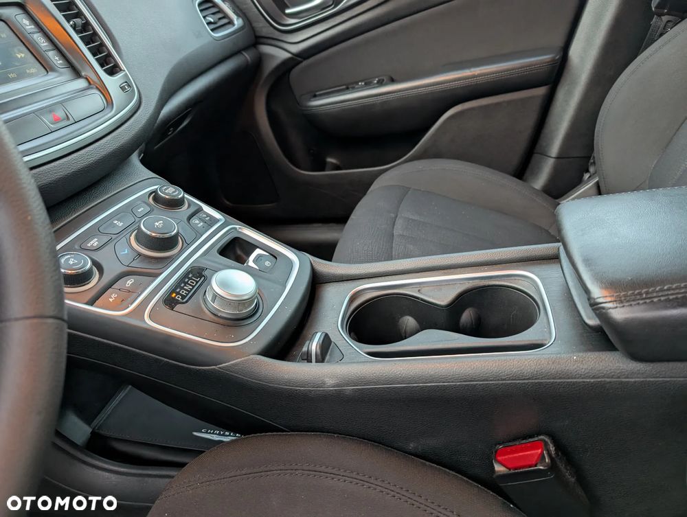 Chrysler 200 - 12