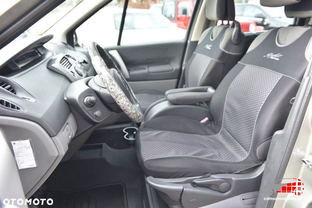 Renault Grand Scenic - 13