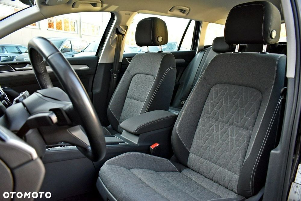Volkswagen Passat - 11