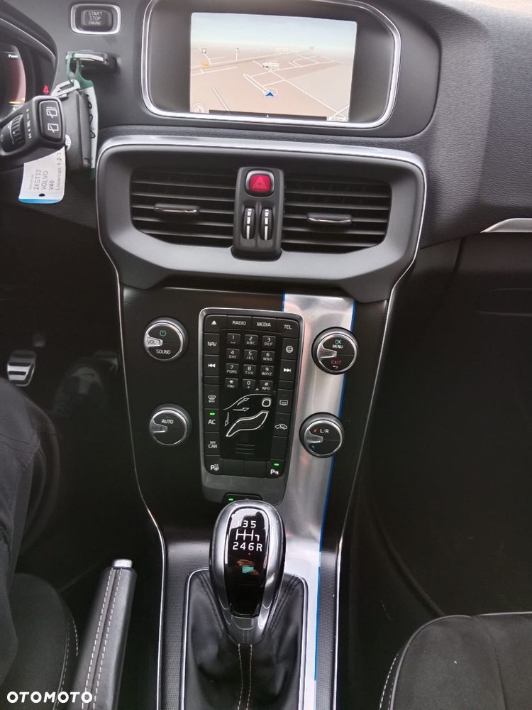 Volvo V40 D4 Drive-E R-Design Summum - 25