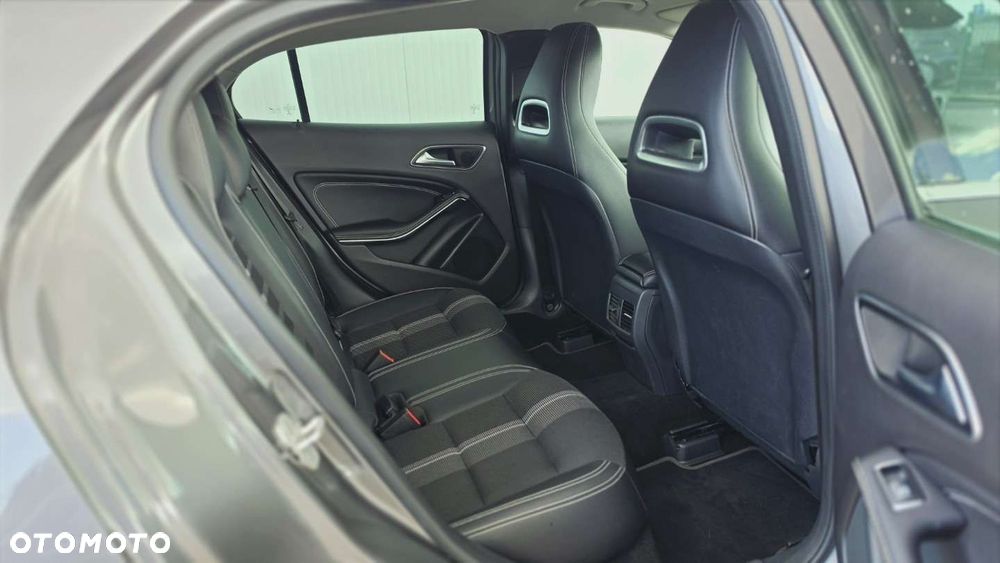 Mercedes-Benz GLA 200 7G-DCT Urban - 10