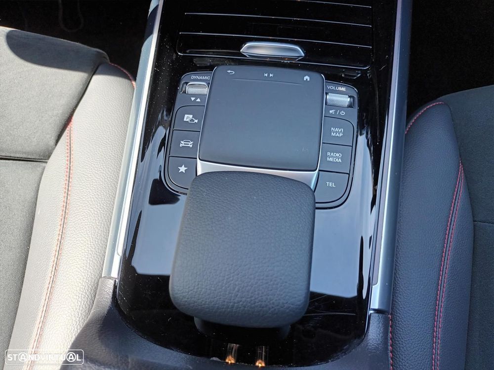 Mercedes-Benz GLA 180 d AMG Line - 16