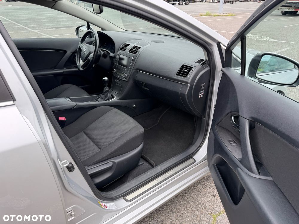Toyota Avensis 1.8 Sol plus NAVI - 12