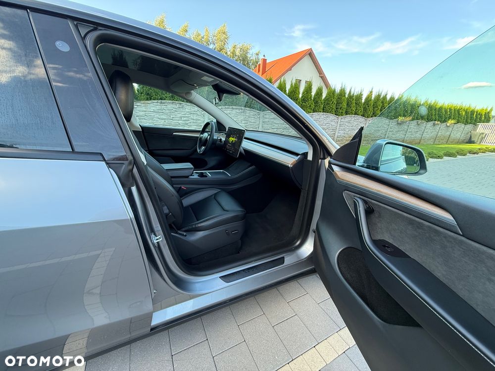 Tesla Model Y Standard - 14