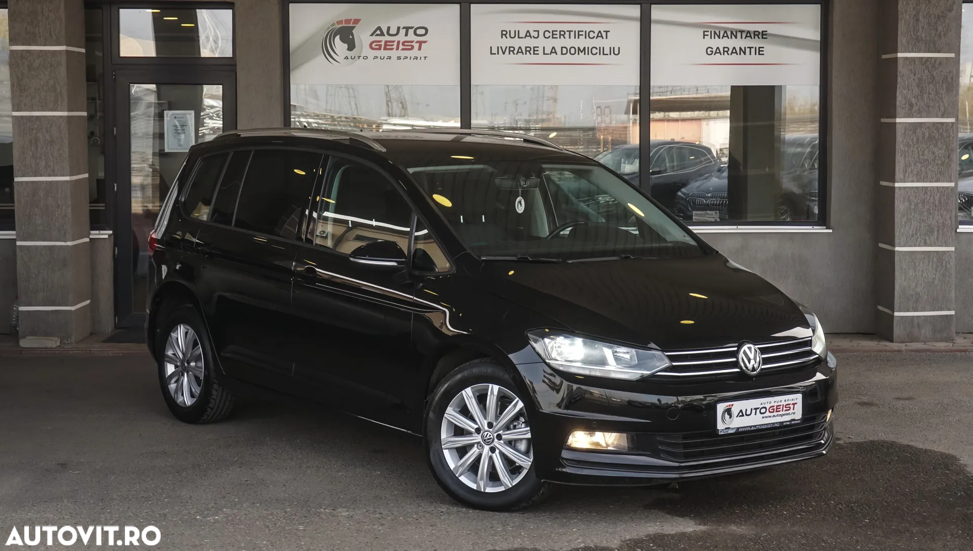 Volkswagen Touran 2.0 TDI DSG Comfortline - 3