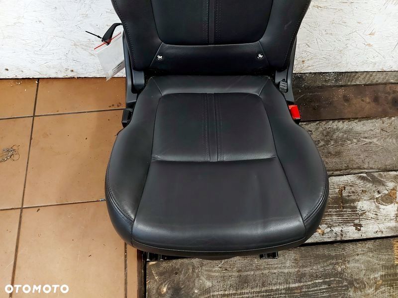 PEUGEOT 5008 1 I FOTEL II 2 RZĄD ŚRODKOWY SKÓRA - 2