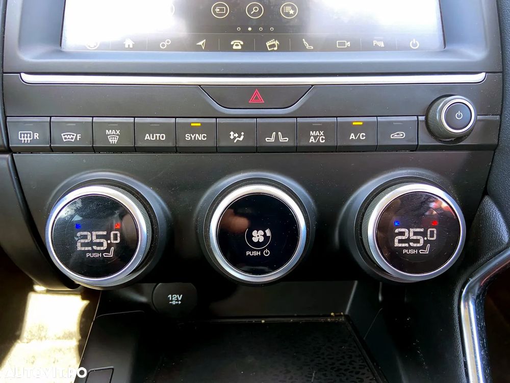 Jaguar E-Pace D150 AWD SE - 31