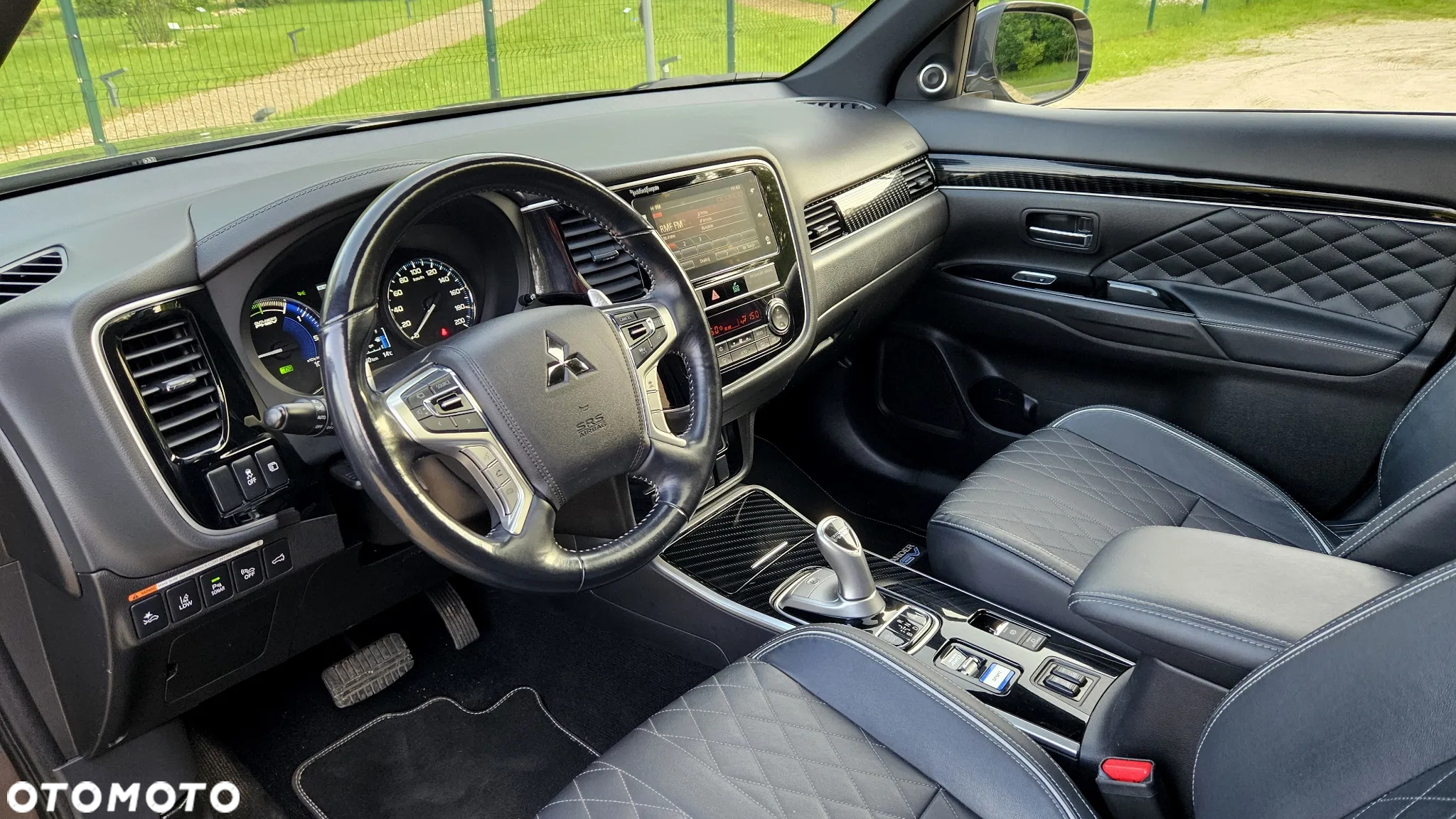 Mitsubishi Outlander PHEV Intense + - 24