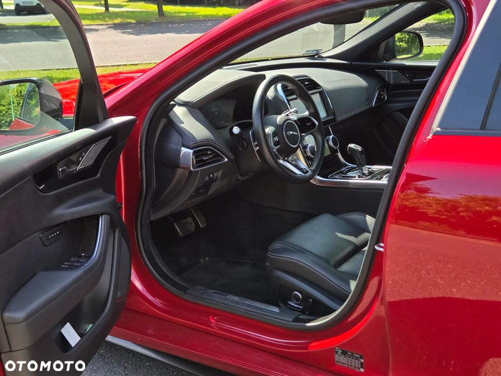 Jaguar XE 2.0 P250 R-Dynamic Black - 19