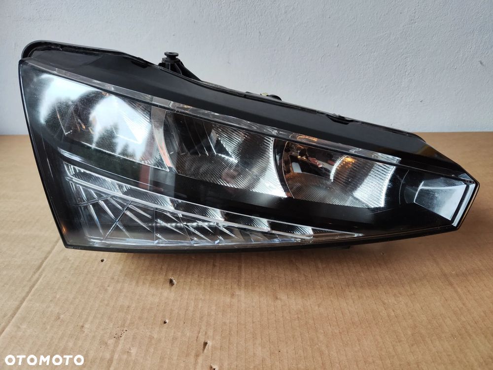 Skoda Scala Lampa przednia Prawa  657 941 016