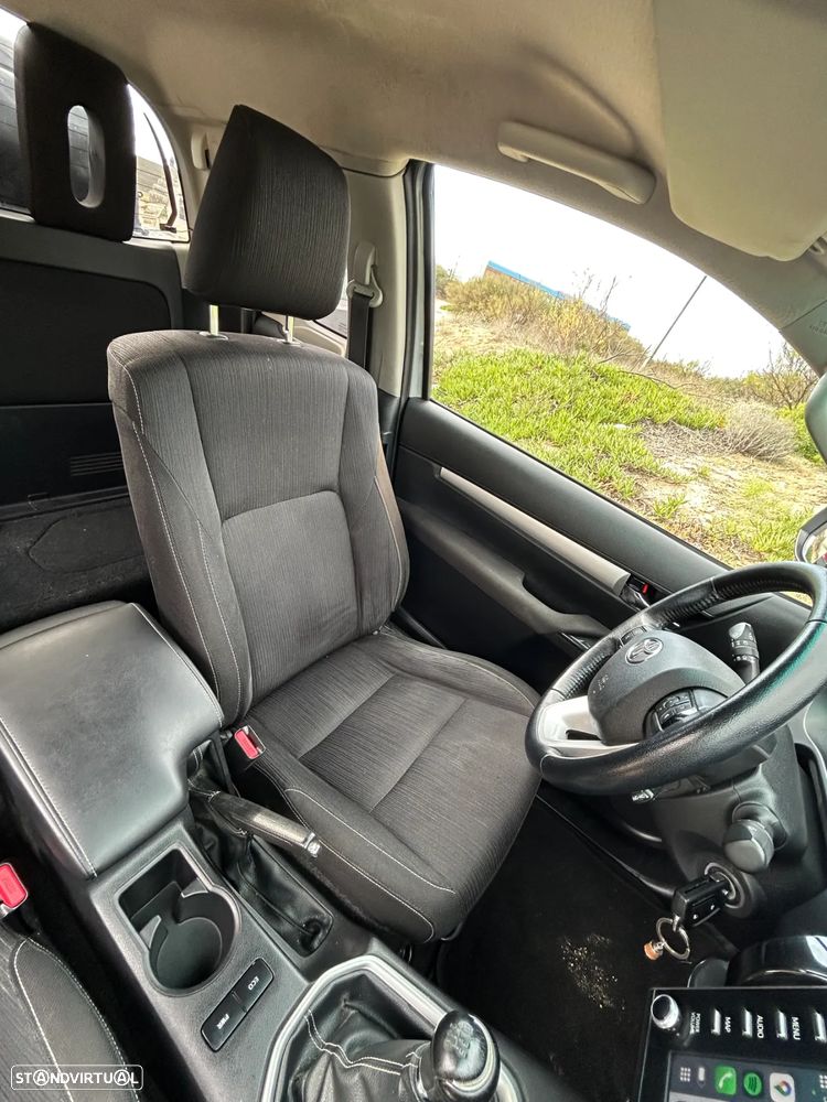 Toyota Hilux 2.4 D-4D 4WD CD Tracker - 17