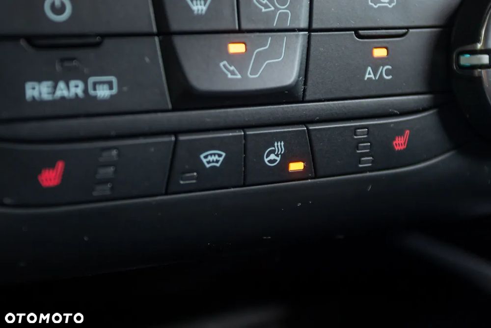 Ford Focus 1.0 EcoBoost Start-Stopp-System ST-LINE DESIGN - 26
