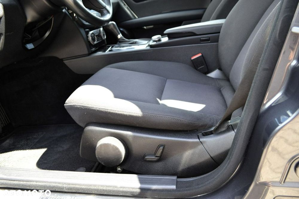 Mercedes-Benz Klasa C 180 BlueEFFICIENCY 7G-TRONIC Elegance - 23