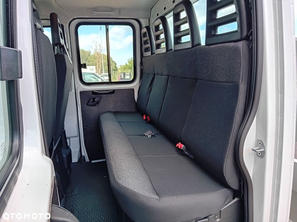 Iveco Daily 35S16H 3.0 D 160KM DOKA podwozie brygadowe 7 - osób - 18