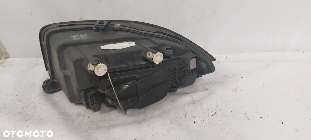 .  PRZOD PRZEDNIA LAMPA PRAWA AUDI A2 - 3