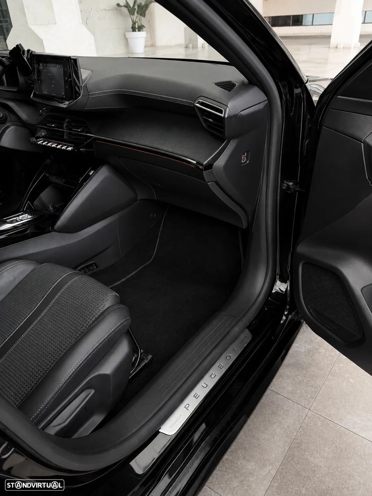 Peugeot e-208 GT - 11