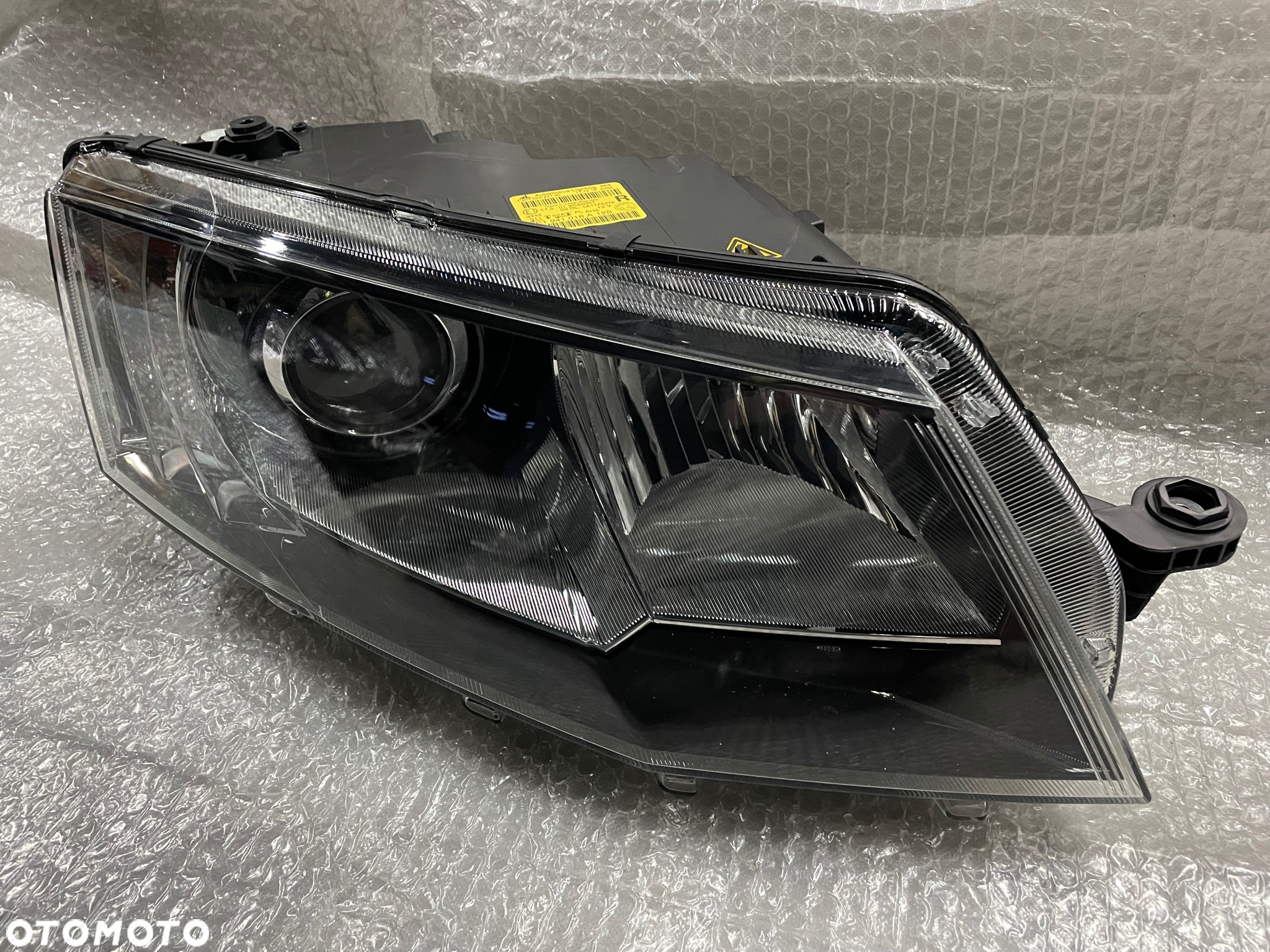 LAMPA PRAWA XENON SKODA OCTAVIA III 5E0 5E1941018A - 7