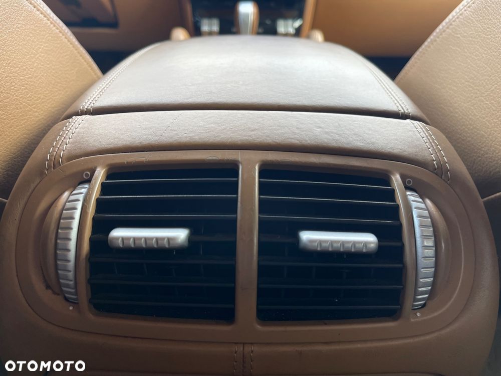 Porsche Cayenne - 22