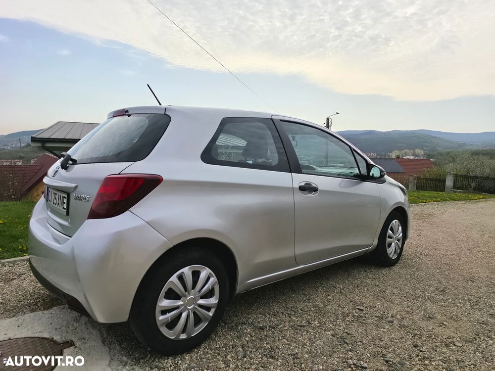 Toyota Yaris 1.0 VVT-i 3D Terra Start - 3